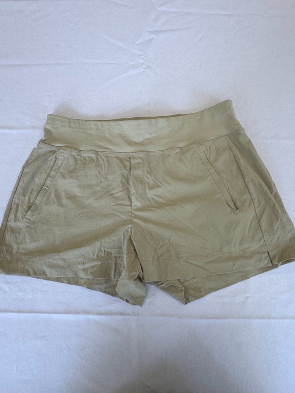 Athleta Trekkie North Short Beige Size 14